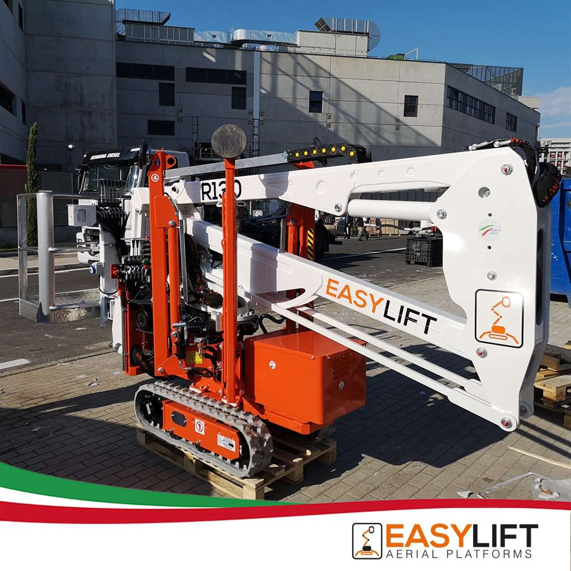 One of the R130BA access platform delivered to Maximo shopping mall in Rome, Italy.