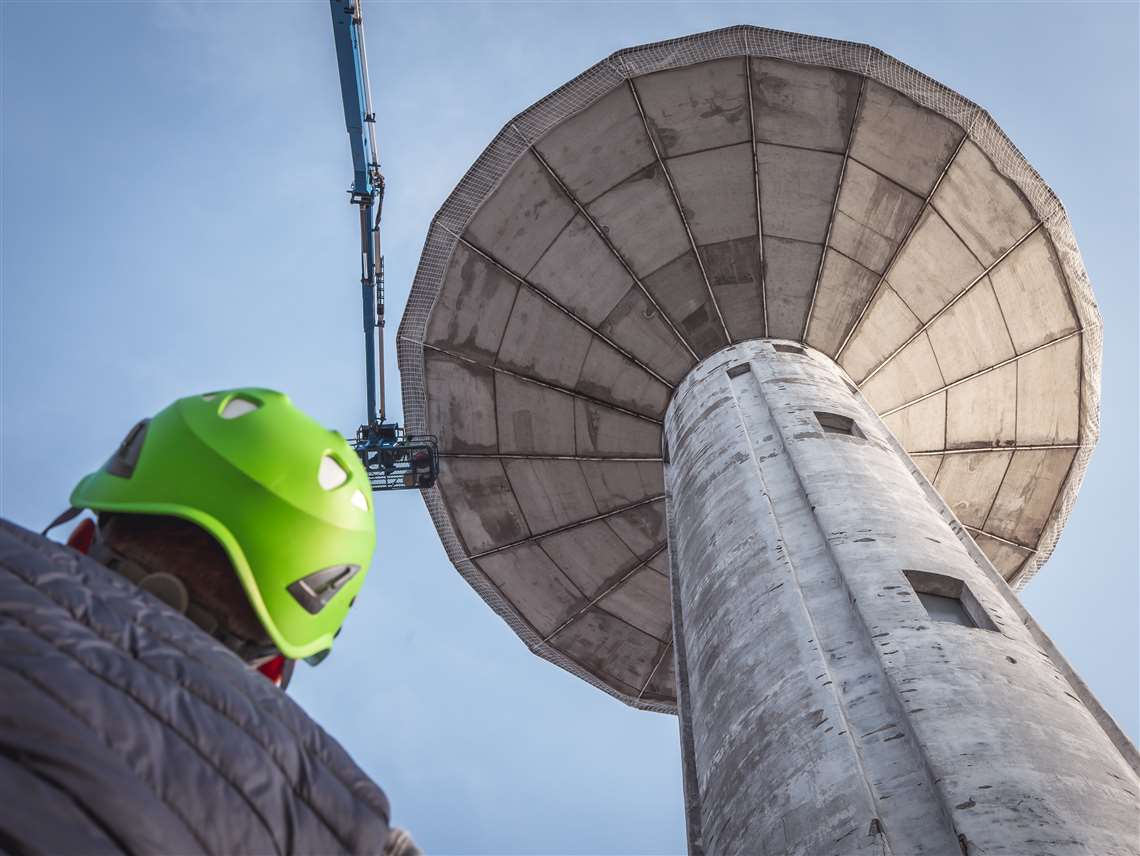Perico Renato uses a Genie ZX 135/70 to access the 40m high water tower