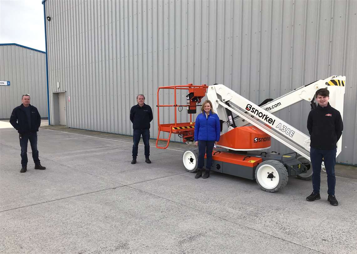 Sean Hopkins of Ahern Ireland hands over the Snorkel A38E to the PB Machine Tech team