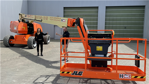 Left to right: Ute Schnalzger, sales manager rental at JLG Germany and Uwe Rehm, managing director at Rehm Arbeitsbuhnen.