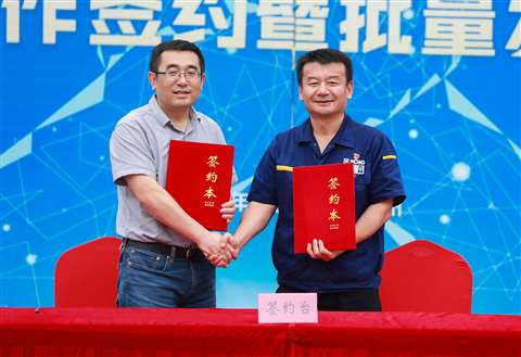 Chunyu Zhang, general manager of Horizon Equipment, and Qianjin Li, general manager of XCMG Fire-Fighting Safety Equipment