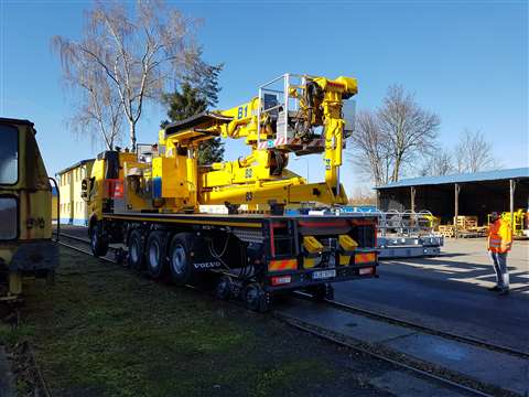 The Barin AB 12 Combi truck mount in operation in the Czech Republic